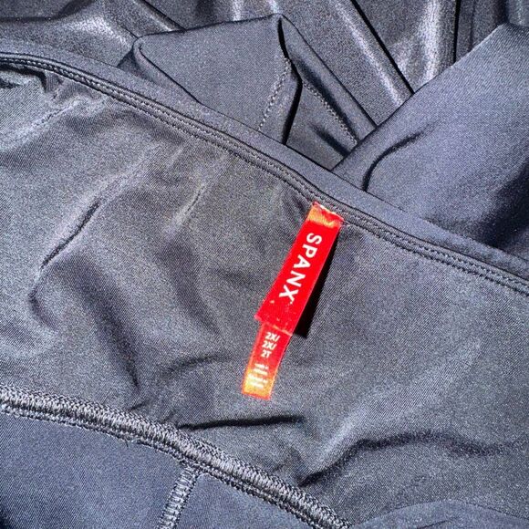 Spanx Spanxshape Faux Leather Leggings 2X - Picture 6 of 6